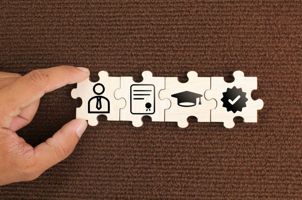 Quelles qualifications sont nécessaires pour exceller en tant que gestionnaire de biens immobiliers commerciaux?